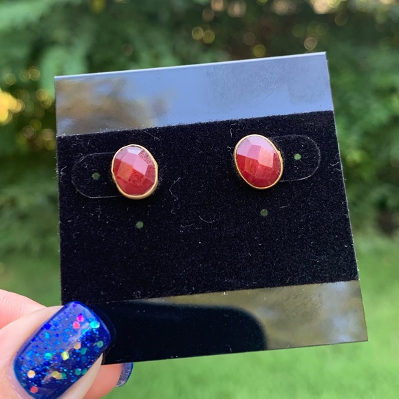 NWT Large Oval Garnet Faceted Studs - Picture 6 of 9